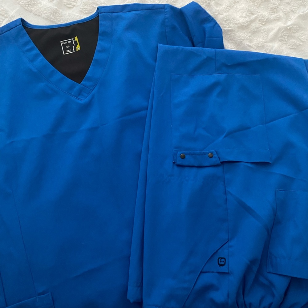 Scrub set